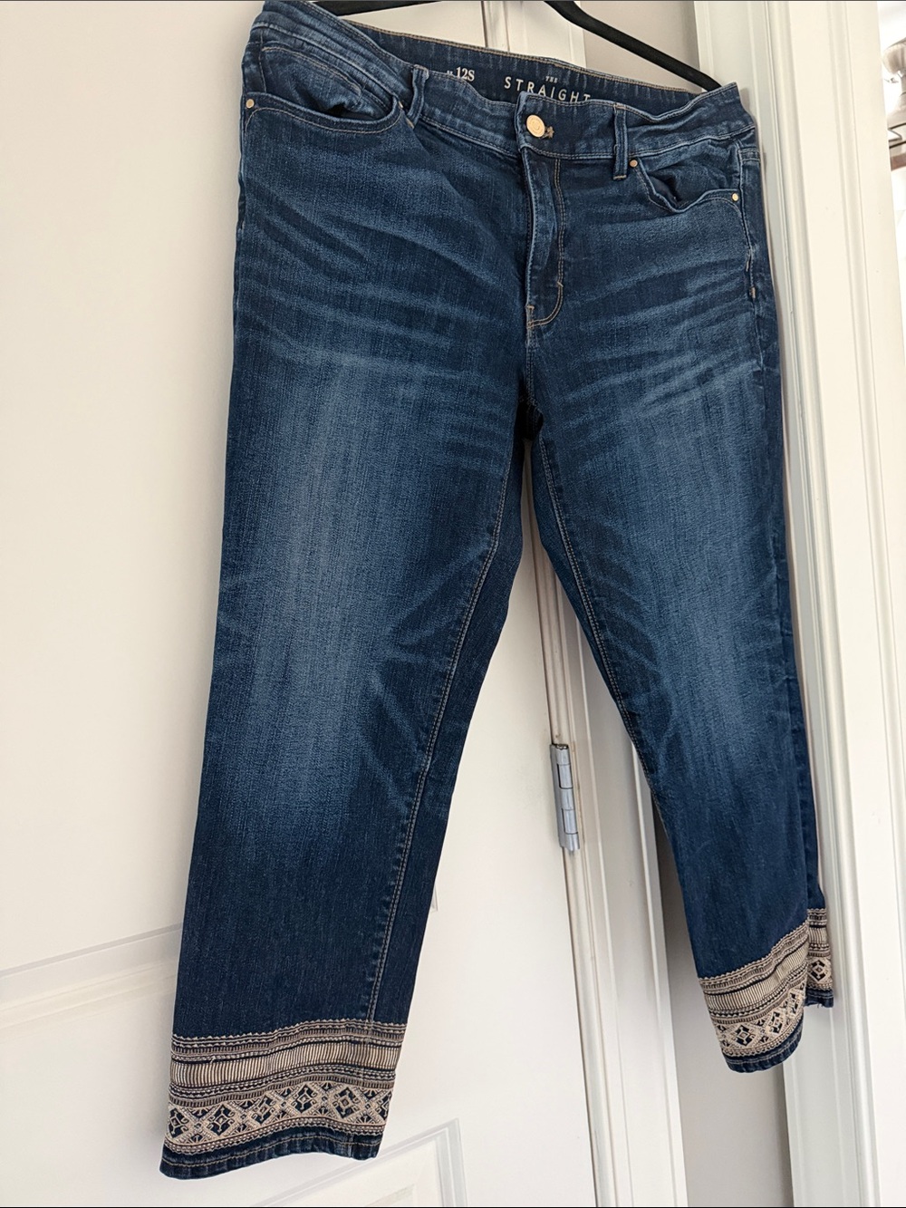Whitehouse Blackmarket Women’s crop Jeans with Embroidered Hem 12S Curvy